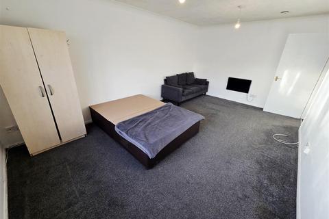 Studio to rent, Allington Close, Greenford
