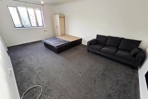 Studio to rent, Allington Close, Greenford
