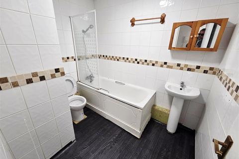 Studio to rent, Allington Close, Greenford