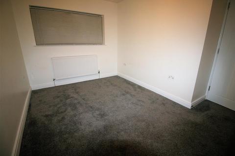 3 bedroom end of terrace house to rent, Noak Hill Road, Noak Hill RM3