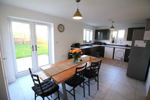 4 bedroom semi-detached house to rent, Sutton Crescent, Freethorpe NR13