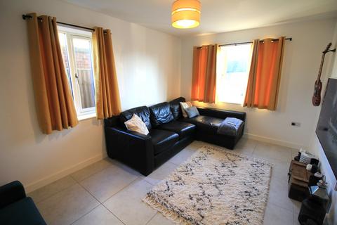 4 bedroom semi-detached house to rent, Sutton Crescent, Freethorpe NR13