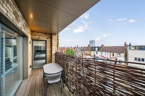 1 bedroom apartment for sale, Disraeli House, 3 Breakspear Gardens, London, SW19