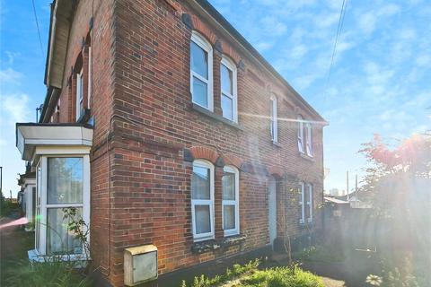 4 bedroom end of terrace house to rent, Milton Road, Hampshire SO15