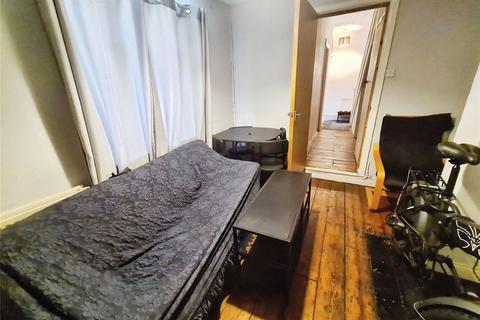 4 bedroom end of terrace house to rent, Milton Road, Hampshire SO15
