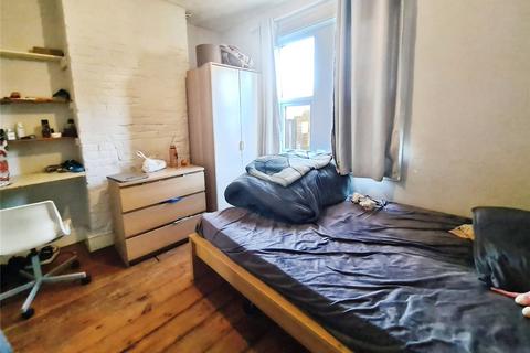 4 bedroom end of terrace house to rent, Milton Road, Hampshire SO15