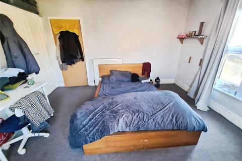 4 bedroom end of terrace house to rent, Milton Road, Hampshire SO15