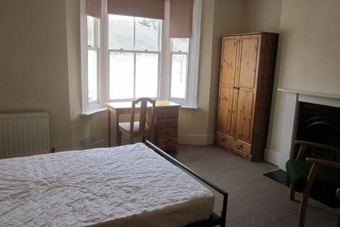 3 bedroom terraced house to rent, Park Crescent Road, Brighton, BN2 3HT