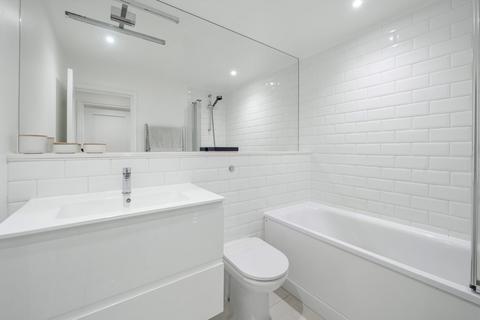 2 bedroom flat for sale, Wandon Road, London, SW6