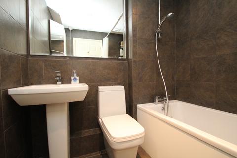3 bedroom terraced house to rent, Armstrong Close, Bromley, BR1