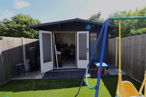 3 bedroom terraced house for sale, Abbots Road, HA8