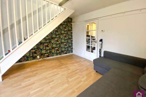2 bedroom semi-detached house to rent, Swinbourne Grove, Withington, M20
