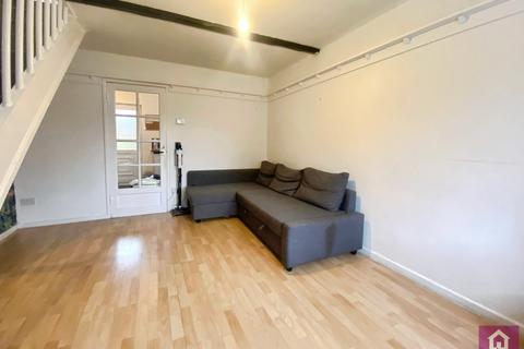 2 bedroom semi-detached house to rent, Swinbourne Grove, Withington, M20