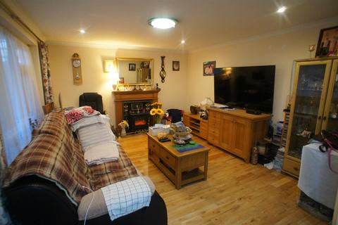 3 bedroom terraced house for sale, Theydon Court, Waltham Abbey