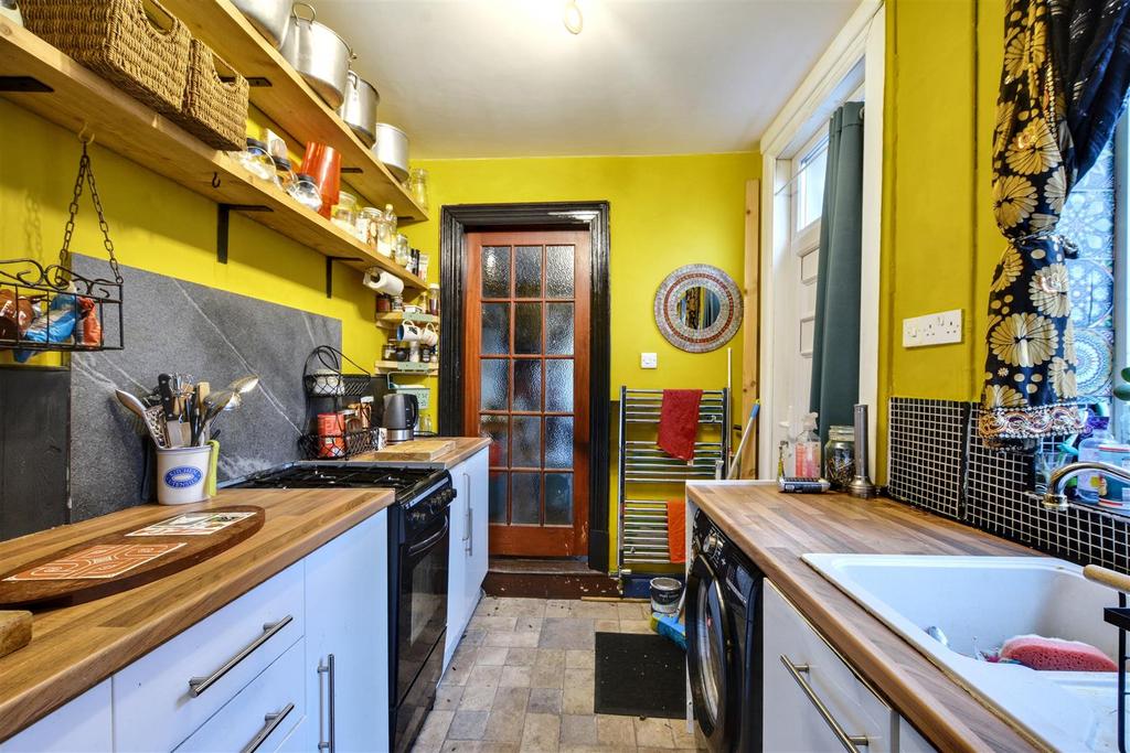 Kitchen 2.jpeg