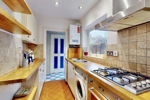 2 bedroom cottage to rent, Lower Mortlake Road, TW9