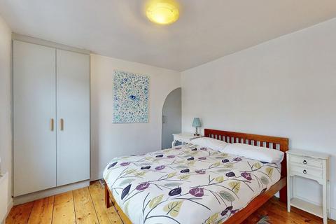 2 bedroom cottage to rent, Lower Mortlake Road, TW9