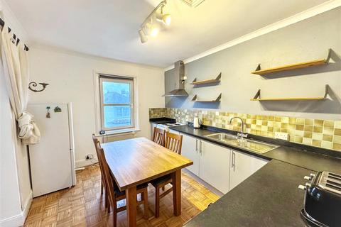 2 bedroom flat to rent, Nelson Place, Ryde, PO33 2ET
