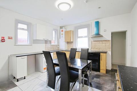 5 bedroom semi-detached house to rent, Cowley Road, Uxbridge UB8