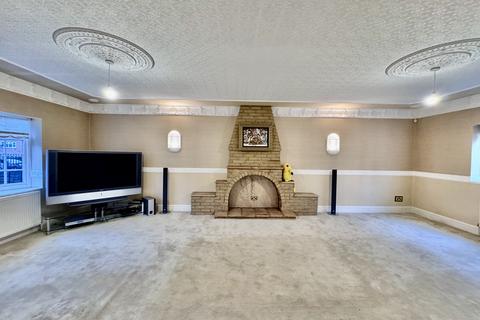 7 bedroom detached house to rent, Willenhall Road, Bilston WV14