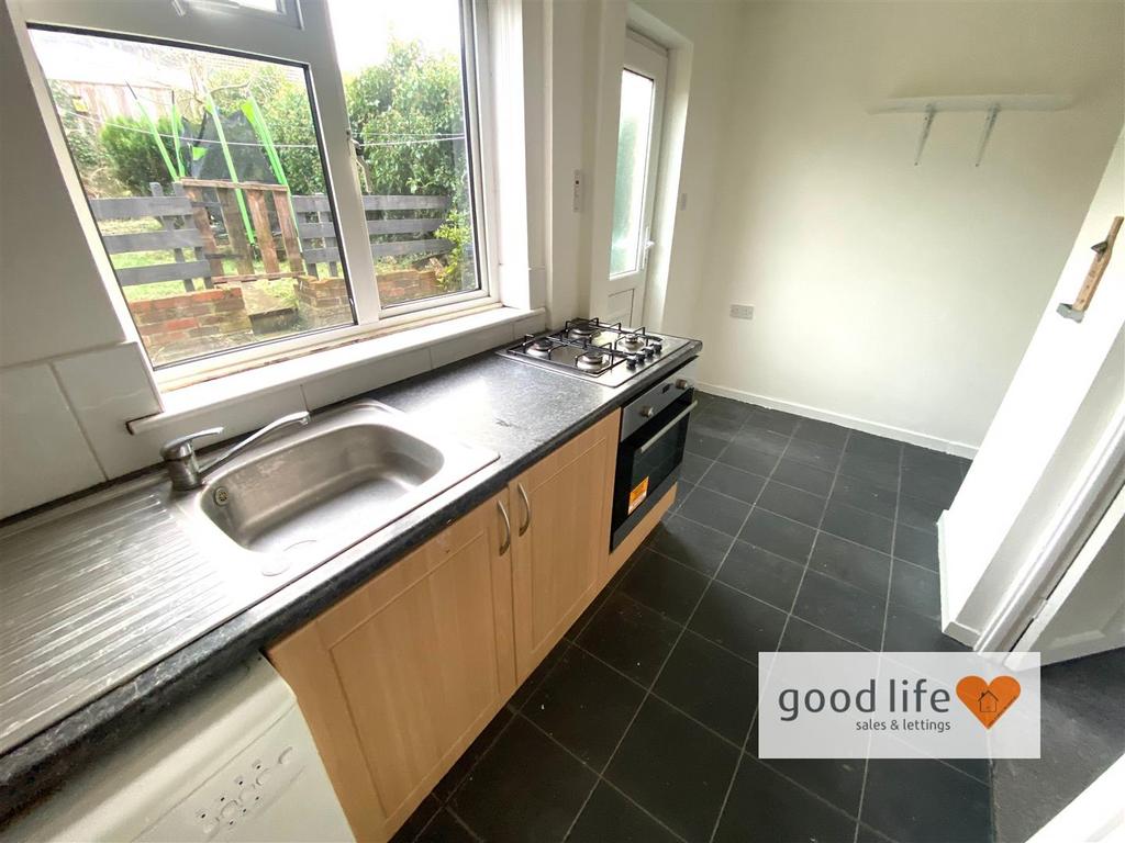 20260108 143231139 i OS18avonmouthsq.jpg