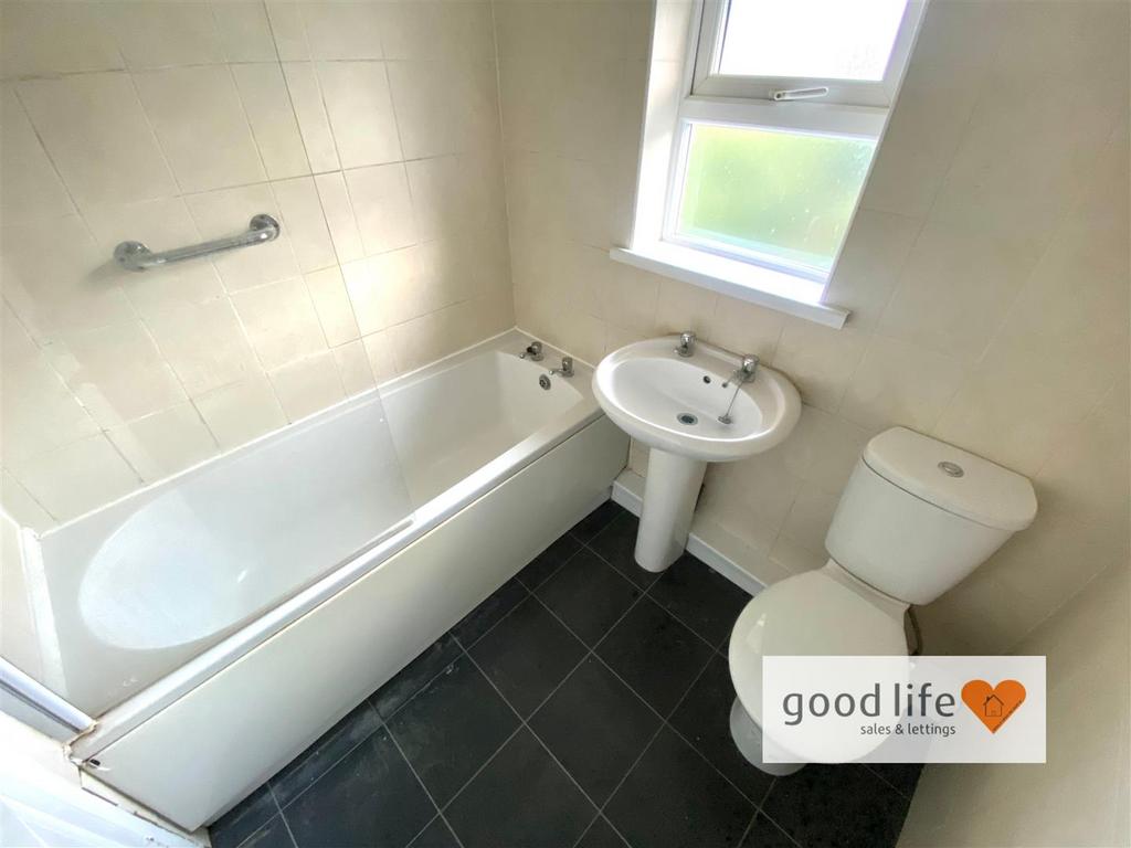 20260108 143008749 i OS18avonmouthsq.jpg