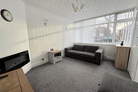 3 bedroom semi-detached house for sale, Meadow Lane, Derby DE21