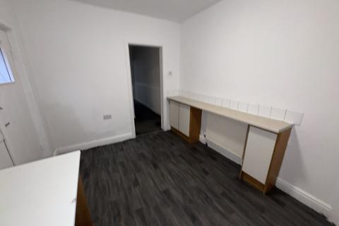 1 bedroom flat to rent, New Ferry Road, Wirral CH62
