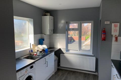 1 bedroom semi-detached house to rent, Wokingham Road, Earley, Reading