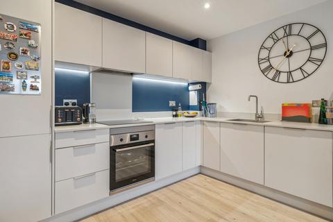 2 bedroom flat for sale, St. Albans Road, Sloane Court, WD24