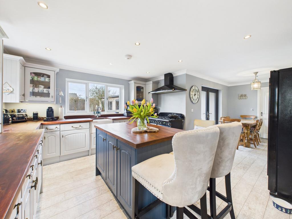 Kitchen Dining Alt