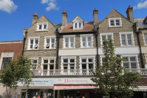 2 bedroom flat to rent, 8-10 West Avenue, Clacton-on-Sea CO15