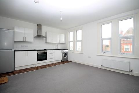 2 bedroom flat to rent, 8-10 West Avenue, Clacton-on-Sea CO15