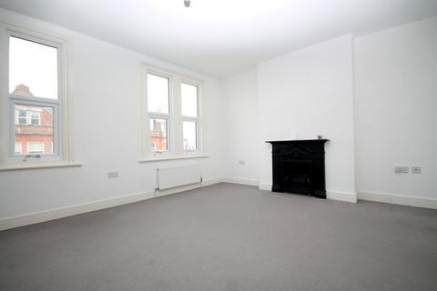 2 bedroom flat to rent, 8-10 West Avenue, Clacton-on-Sea CO15