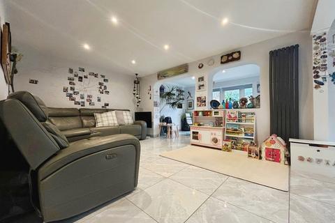 3 bedroom end of terrace house for sale, Oakdale, Bracknell, Berkshire