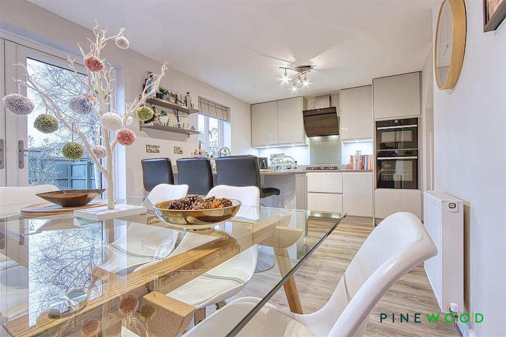 Kitchen diner