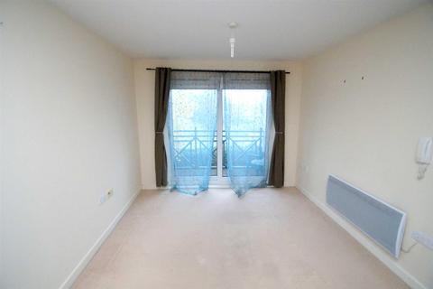1 bedroom apartment to rent, The Oaks, Leeds