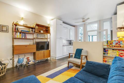 2 bedroom ground floor flat to rent, Devonshire Road, London SE23