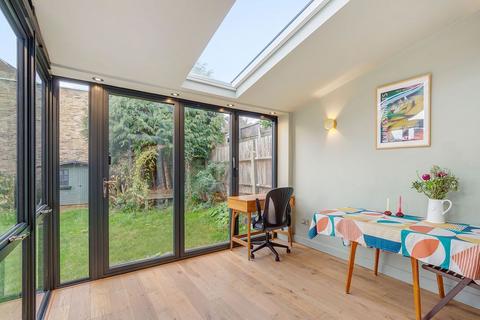 2 bedroom ground floor flat to rent, Devonshire Road, London SE23