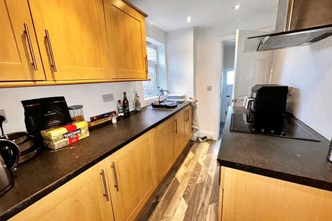 2 bedroom flat for sale, Greenfield Terrace, Pelaw, Gateshead, Tyne and Wear, NE10 0YH
