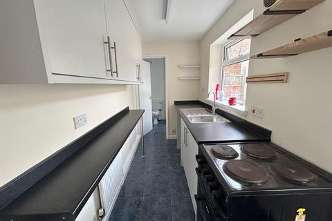 2 bedroom terraced house to rent, Seamer Street, Scarborough