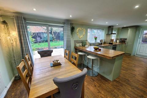4 bedroom detached house for sale, Home Field Drive, Nursling, SO16