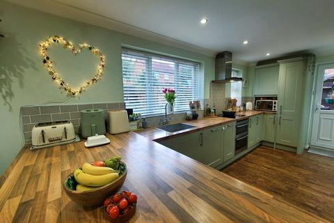 4 bedroom detached house for sale, Home Field Drive, Nursling, SO16