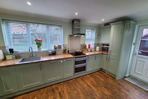 4 bedroom detached house for sale, Home Field Drive, Nursling, SO16