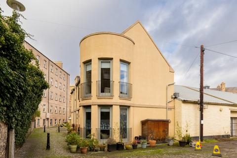 18 Broughton Market, Edinburgh, EH3 6NU