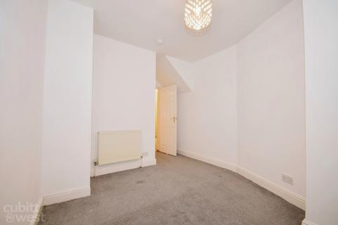 2 bedroom flat to rent, Gladys Avenue Portsmouth PO2