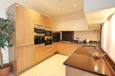 3 bedroom flat to rent, Washington House, Marlborough Drive, Bushey, WD23 2RN