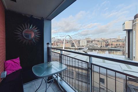 2 bedroom flat for sale, Baltic Quay, Quayside, Gateshead, NE8