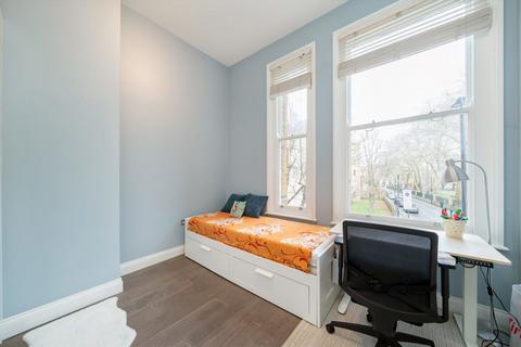 2 bedroom flat for sale, Sheringham Road, London N7
