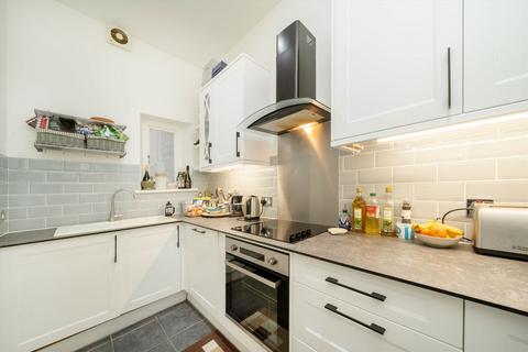 2 bedroom flat for sale, Sheringham Road, London N7